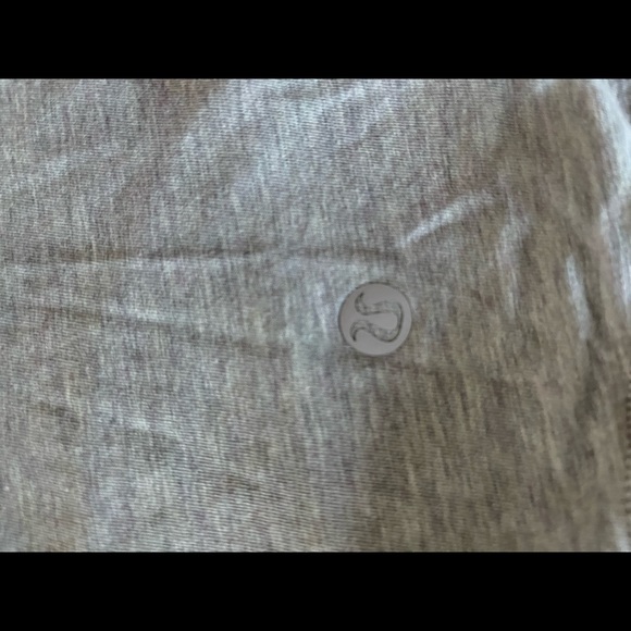 Lulu long sleeve workout jersey.  Perfect condition light gray/beige colour - Picture 2 of 2
